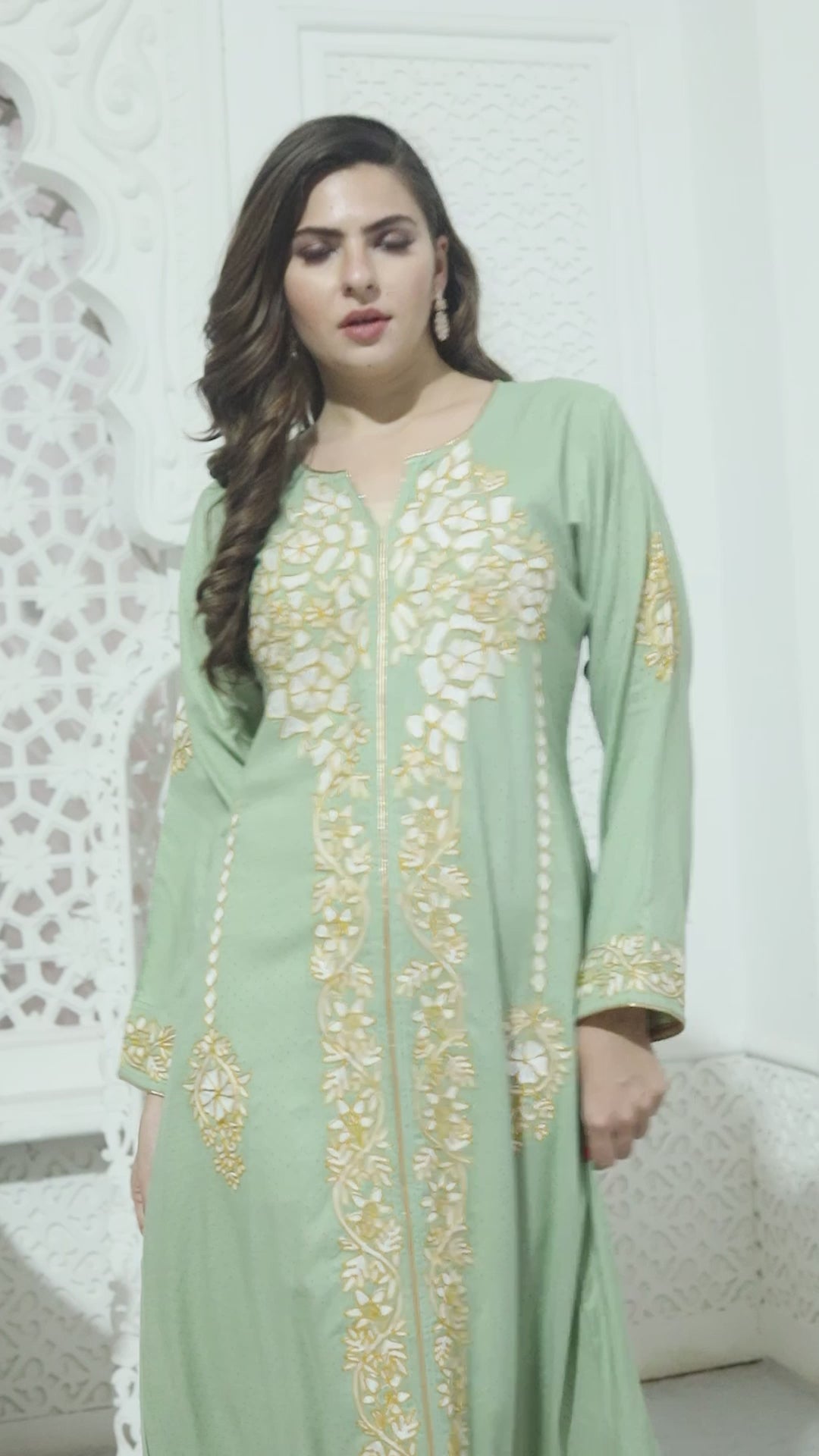 Load and play video in Gallery viewer, Traditional Kaftan Thobe Henna Party Maxi Gown
