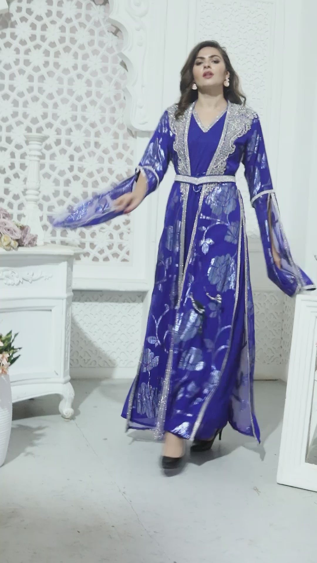 Charger et lire la vidéo dans la visionneuse de la Galerie, Designer Royal Eid Caftan Wedding Gown
