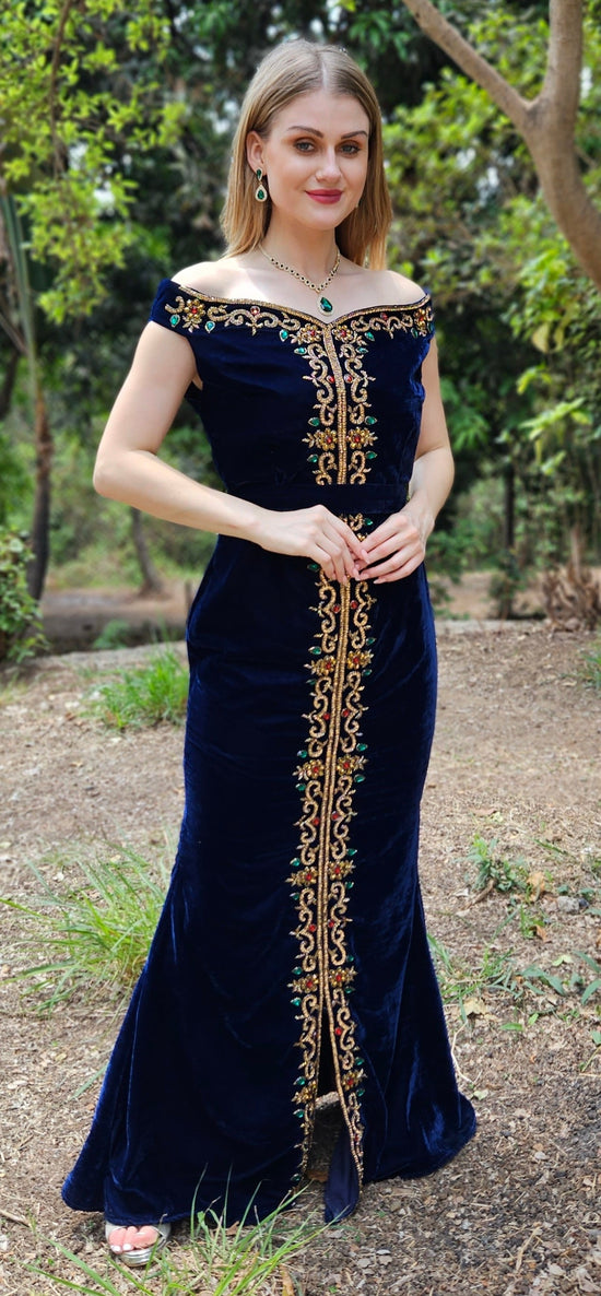 Charger l&amp;#39;image dans la galerie, Arabian Gown In Velvet Embroidered Maxi Dress
