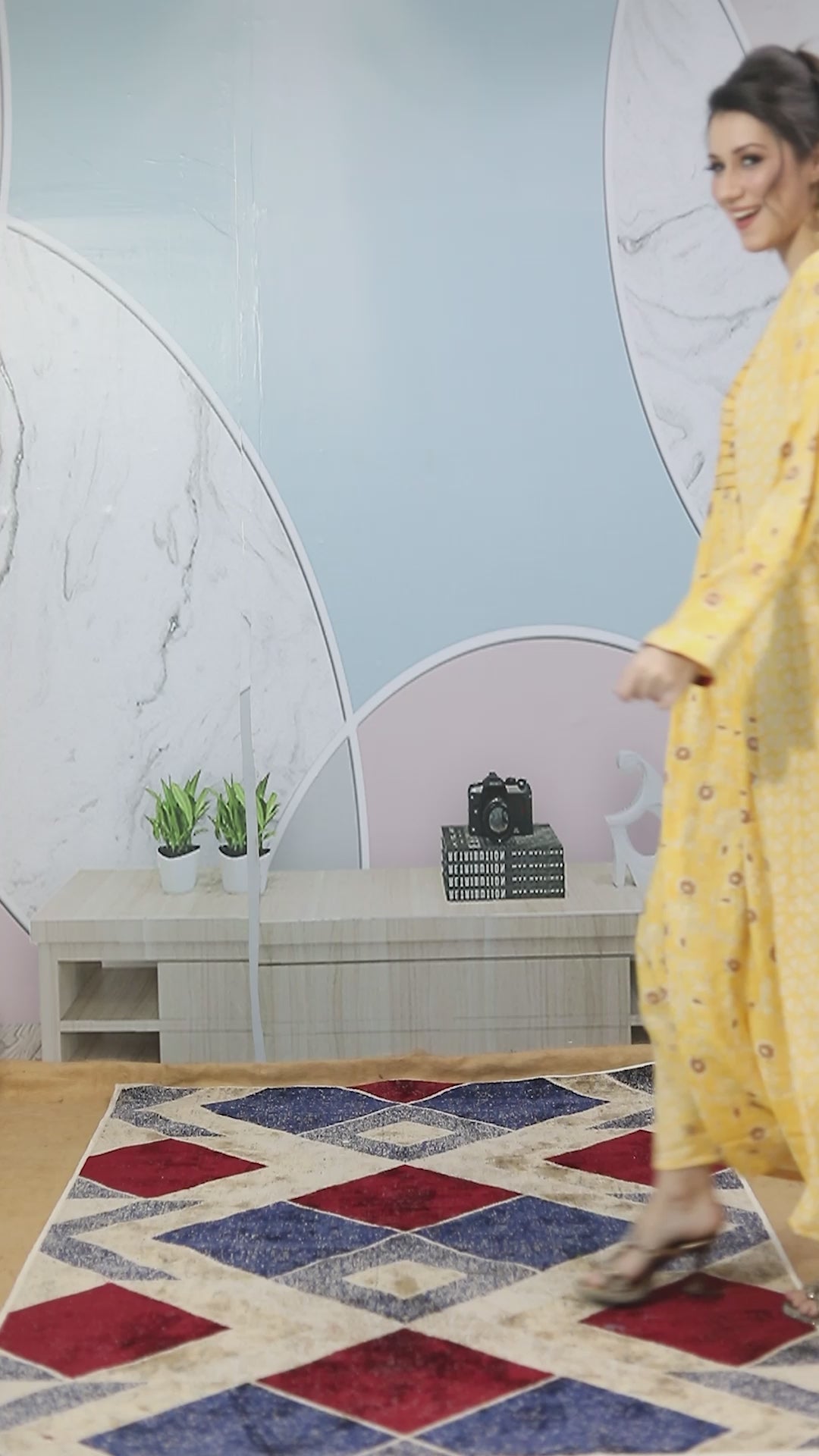 Charger et lire la vidéo dans la visionneuse de la Galerie, Designer Abaya Farasha Caftan Maxi Gown
