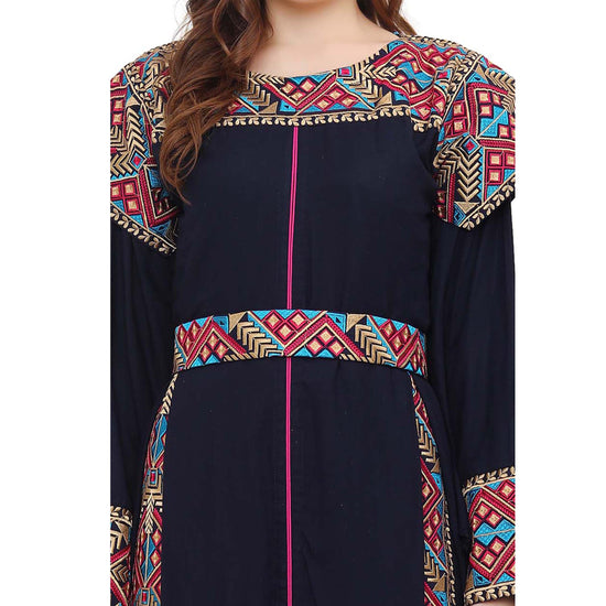 Charger l&amp;#39;image dans la galerie, Traditional Kaftan in Multicolor Embroidery with Cap Sleeve - Maxim Creation
